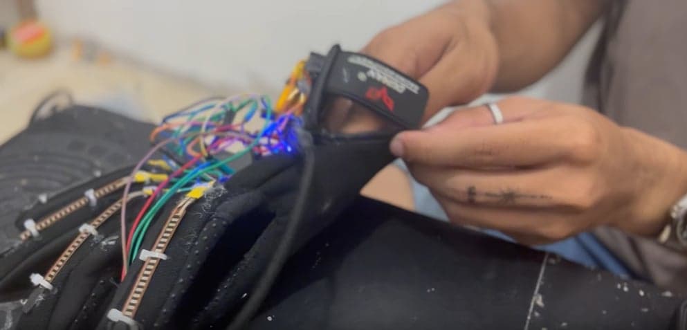 Smart Health Monitoring Gloves screenshot